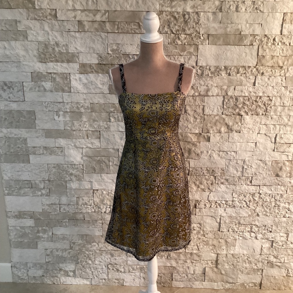 Kay Unger New York Lace Cocktail Dress